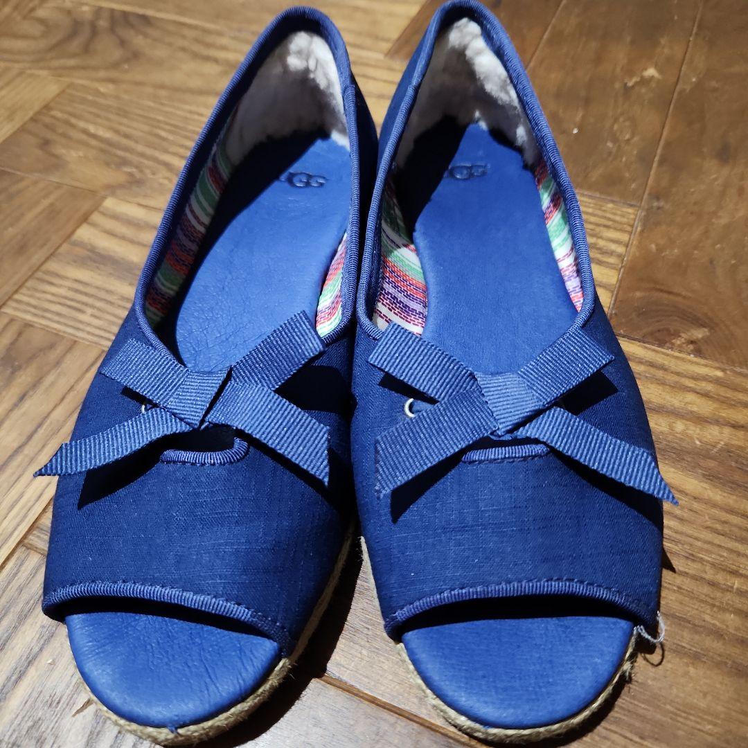 お値下げ中!!新品未使用⭐UGGかわいい　紺パンプス24センチ