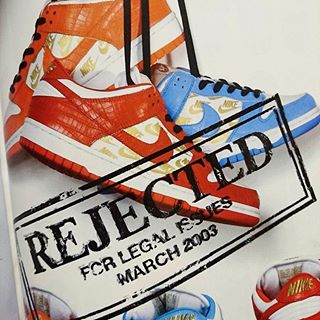 In 2003, this Supreme collab got scrapped by Nike SB and now 14yrs later @NikeSportswear released an oddly similar all-over print logo Air Force 1 • Maybe Supreme can convince Nike to release this set now 🤔
#tbt
